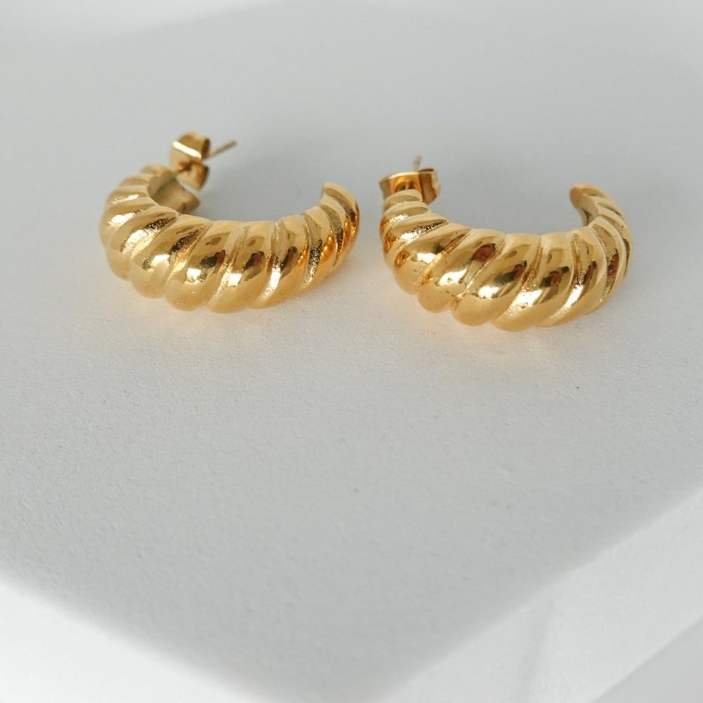 Brand New Beautiful Parisian Croissant shape Earrings 🇫🇷